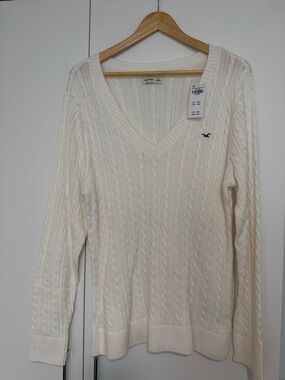 Hollister Cream Cable Knit V-Neck Sweater with Small Logo